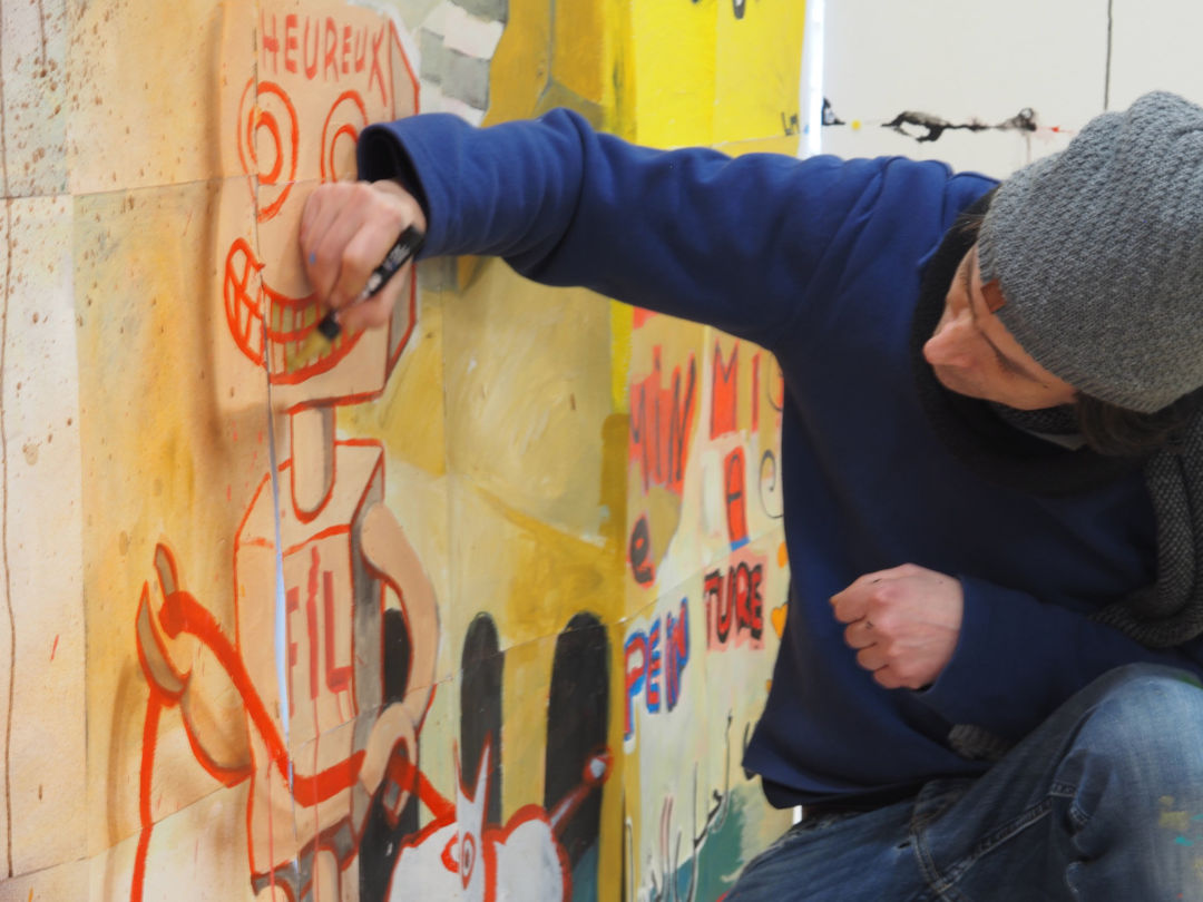 Hubert DUPRILOT, peignant sur la fresque Mattomundus